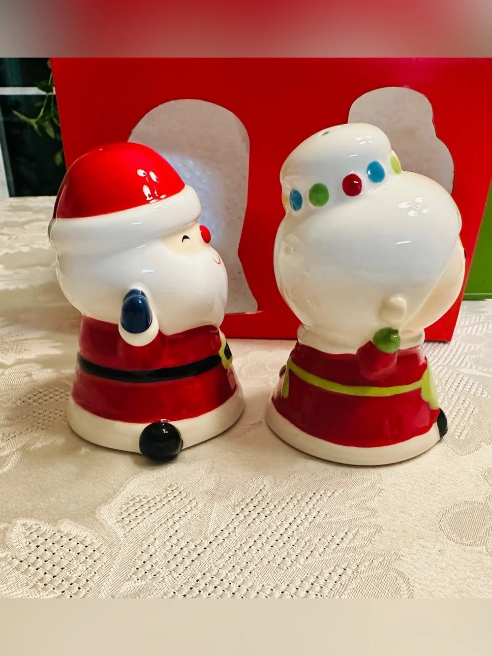 2012 Target Santa & Mrs. Claus Ceramic Salt & Pepper Shaker Set Pristine